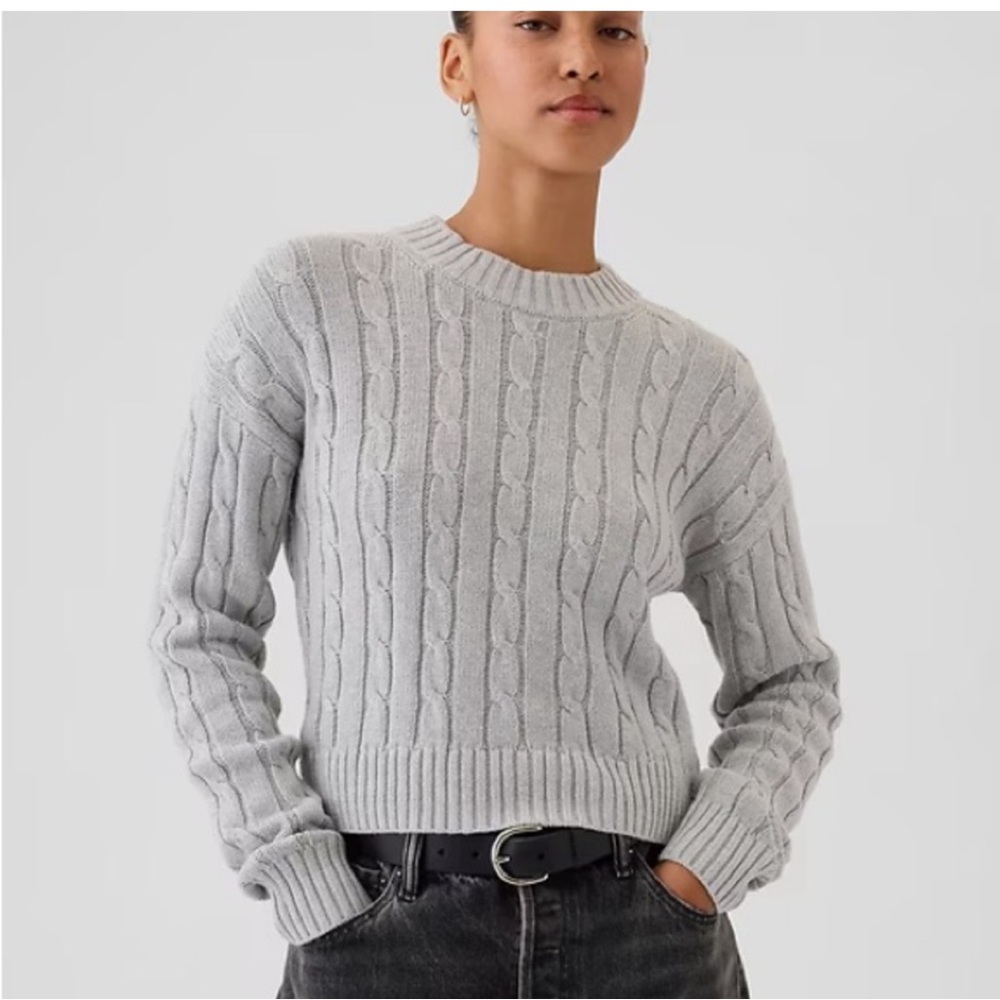 GAP Cropped Cable Knit Sweater